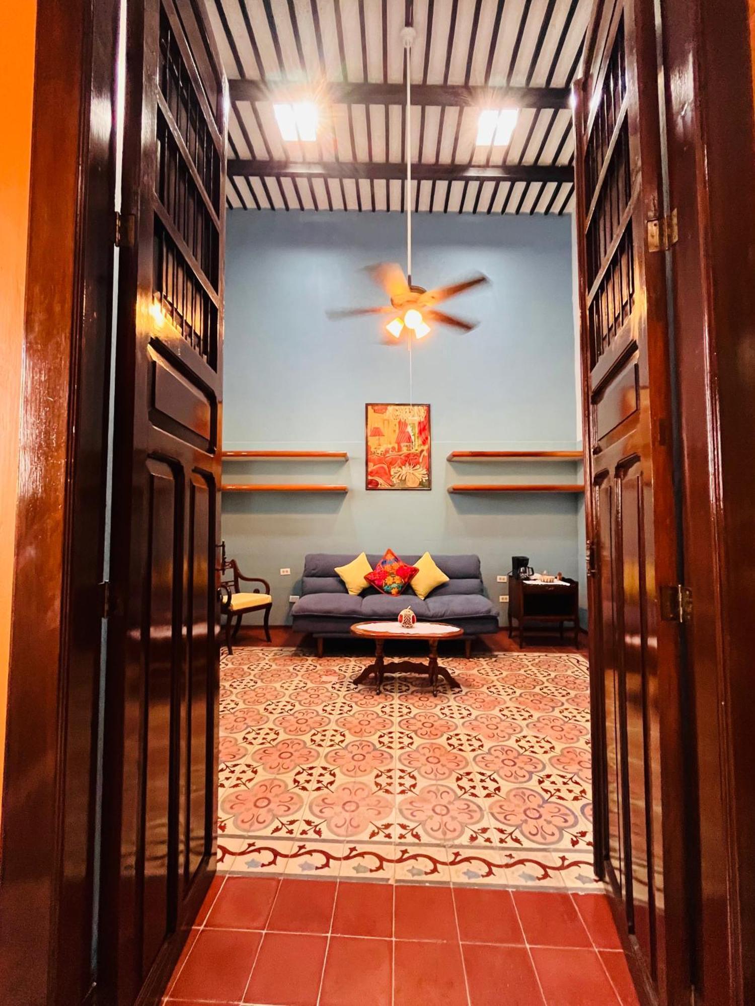Casa Tres Colibries Bed & Breakfast
